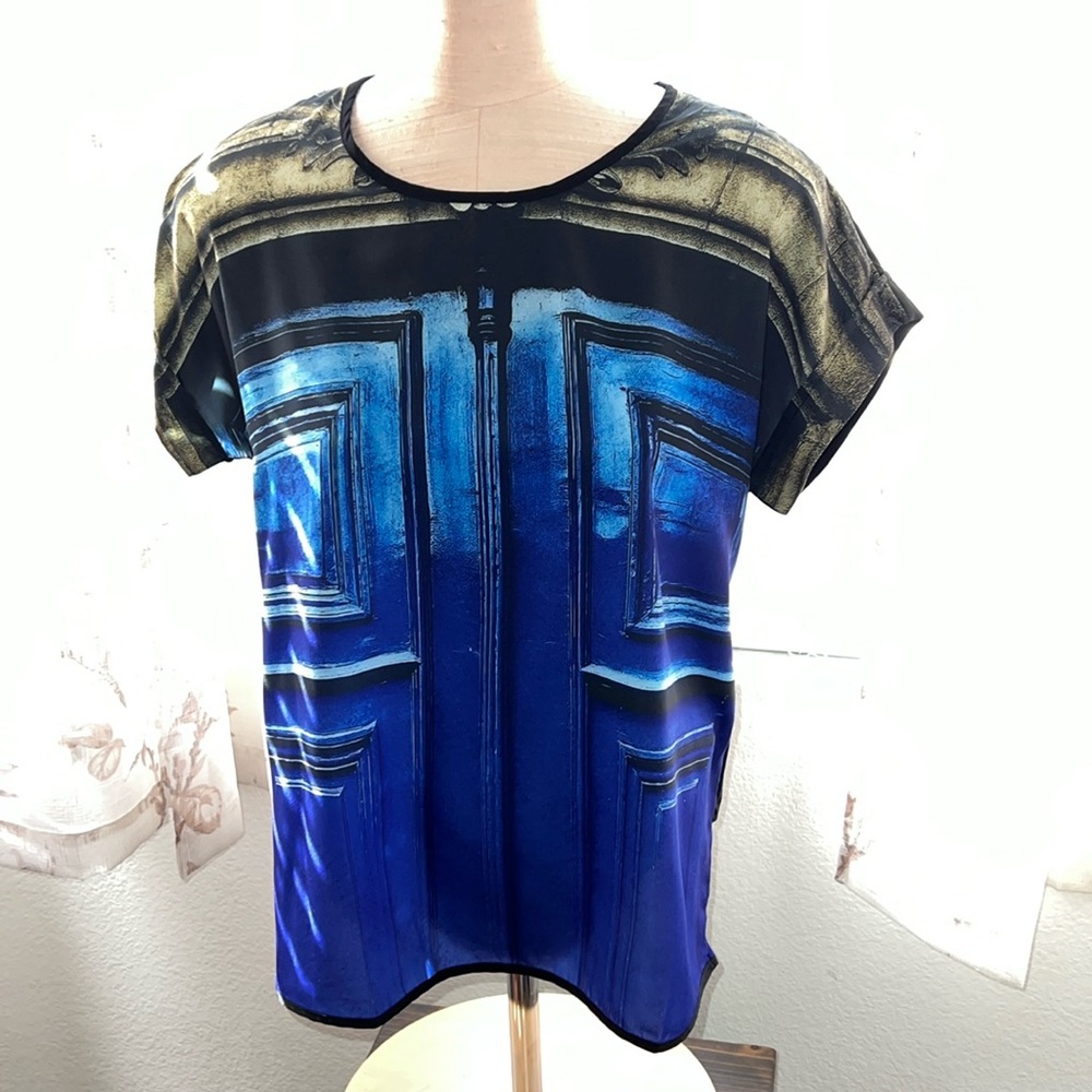 NWOT! Vida Art Short Sleeve Top.